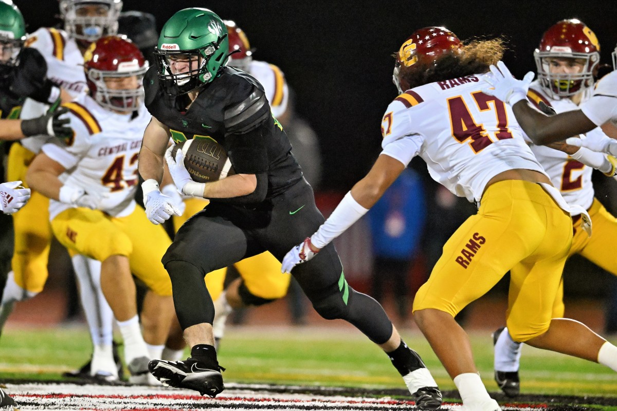 a Central Catholic West Linn 6A Oregon football semifinal November 17 2023 Leon Neuschwander 6